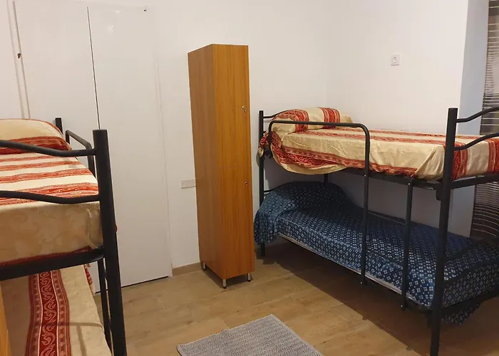 Hostel Frank 35 *